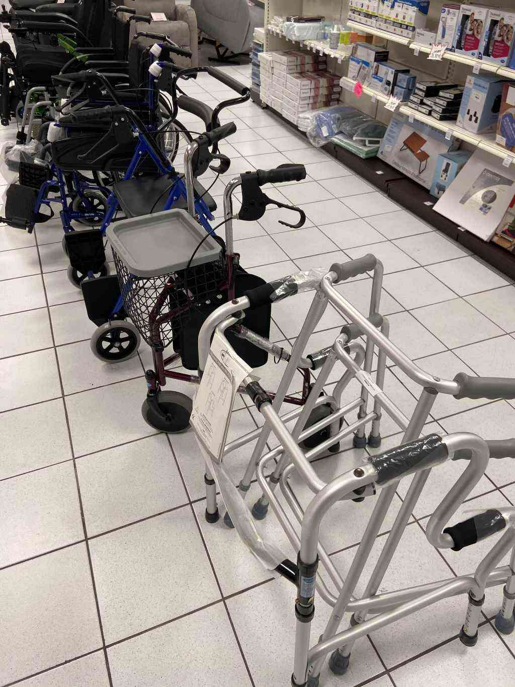 fauteuils roulants et déambulateurs